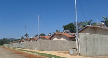 Governo de Goiás faz entrega histórica de 637 moradias em Uruaçu